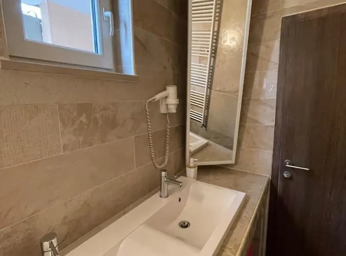 Angelo Πανσιόν